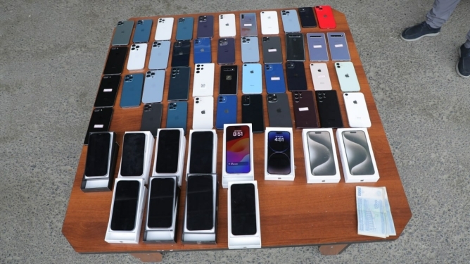 В Намангане задержан гражданин, пытавшийся незаконно ввезти 55 телефонов iPhone и Samsung